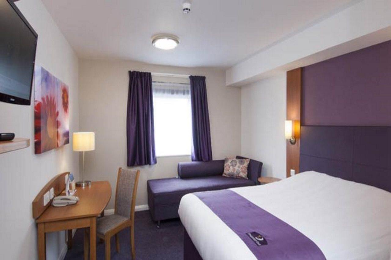 Premier Inn Portsmouth Horndean Eksteriør billede