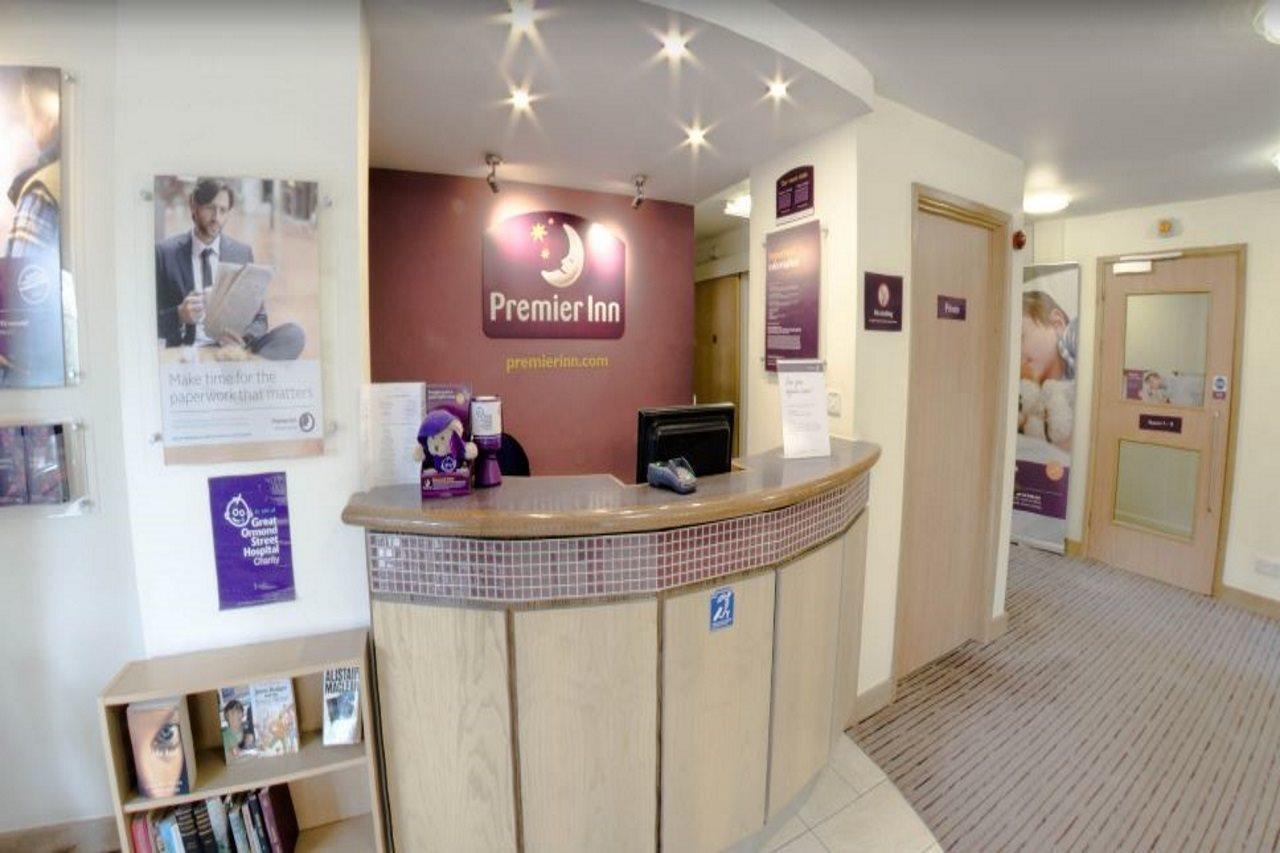 Premier Inn Portsmouth Horndean Eksteriør billede