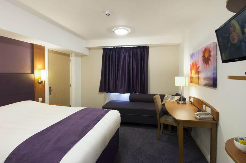 Premier Inn Portsmouth Horndean Eksteriør billede